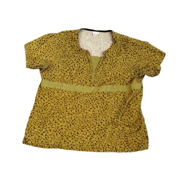 WhiteSwan Tops - White Swan Women XL Floral V Neckline Short Sleeve Woman's Nurse Scrub Top